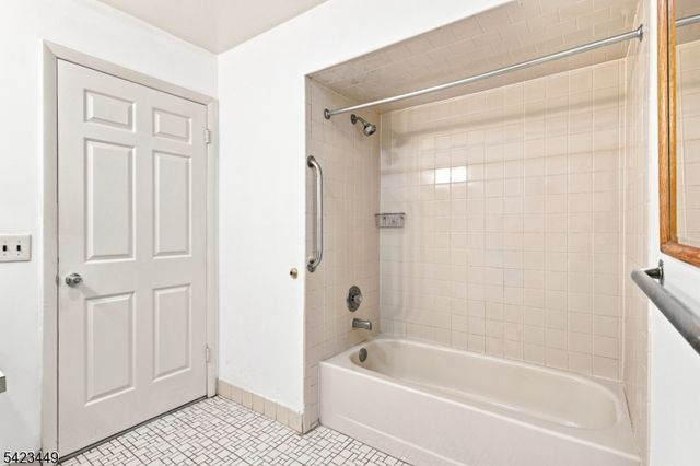 100 W Grand St, Elizabeth City, NJ 07202