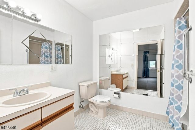 100 W Grand St, Elizabeth City, NJ 07202