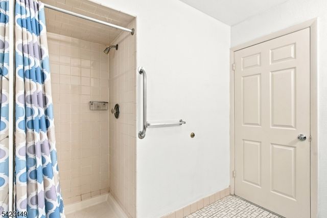 100 W Grand St, Elizabeth City, NJ 07202
