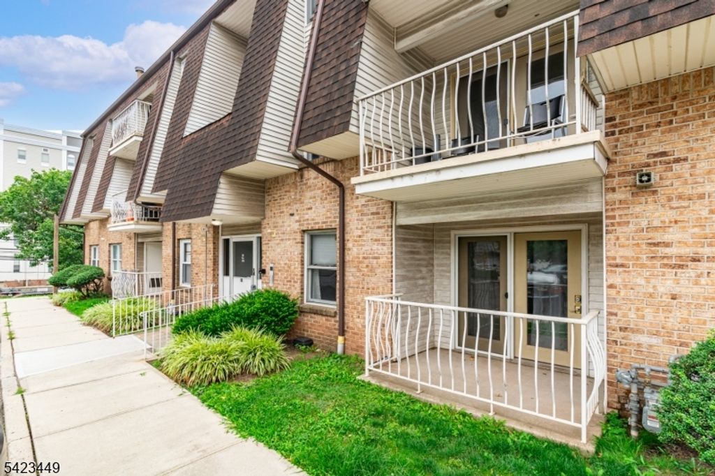 100 W Grand St, Elizabeth City, NJ 07202 — photo 2