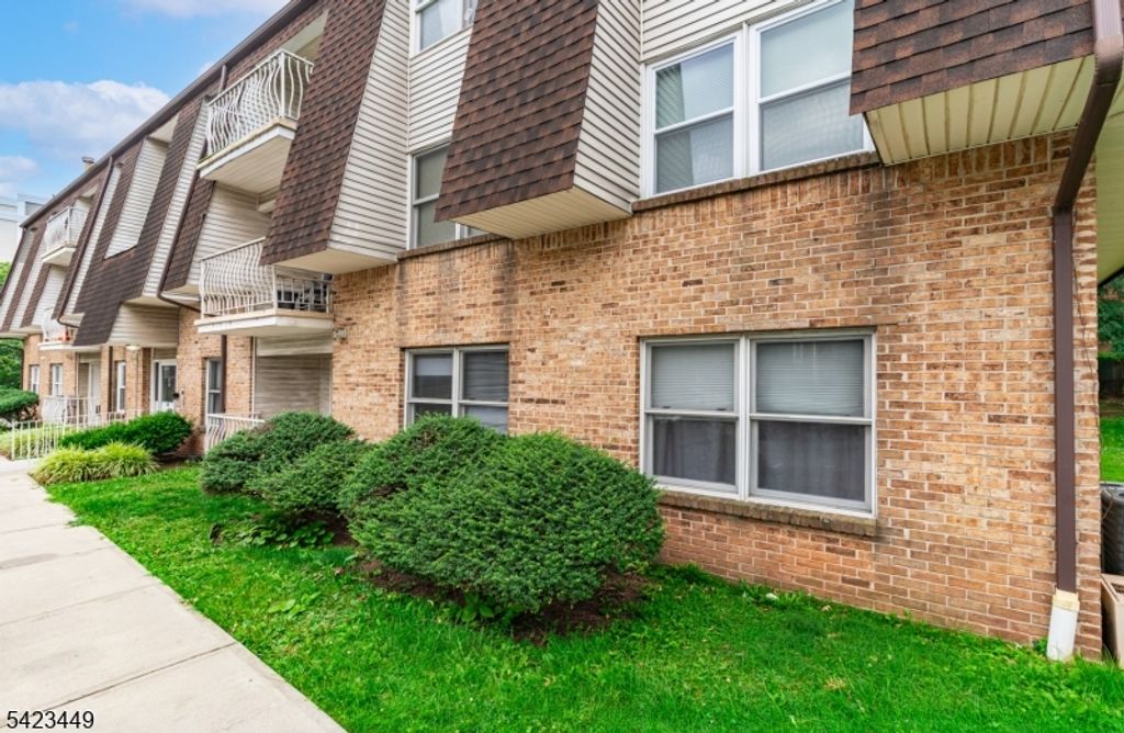 100 W Grand St, Elizabeth City, NJ 07202 — photo 3