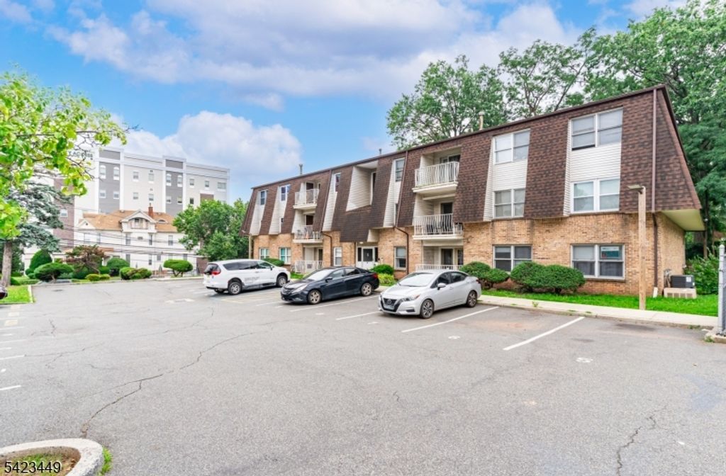 100 W Grand St, Elizabeth City, NJ 07202 — photo 4