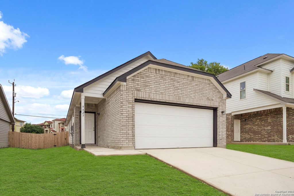 9423 Graze Land Drive, San Antonio, TX 78211