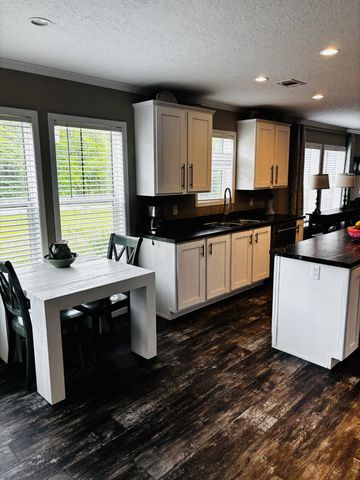 3688 Moore Hollow Rd, Woodlawn, TN 37191