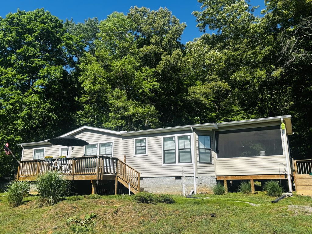 3688 Moore Hollow Rd, Woodlawn, TN 37191