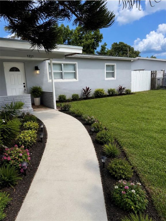 1321 NE 212th Ter, Miami, FL 33179