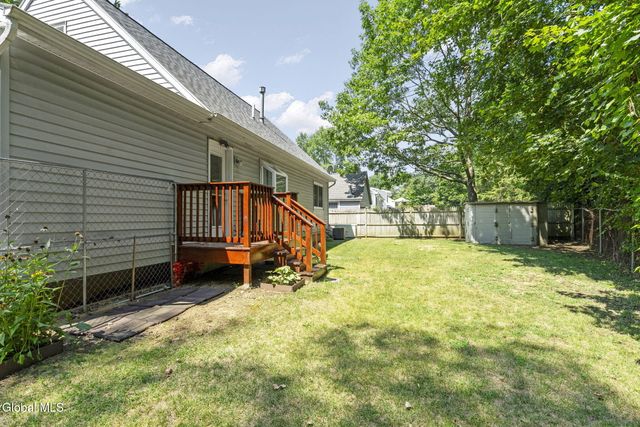 19 Schuster Road, Guilderland, NY 12303