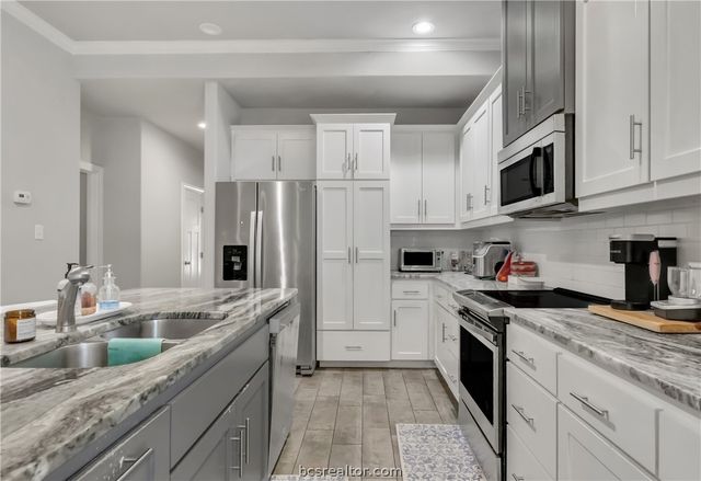 3633 Kenyon Drive, College Station, TX 77845