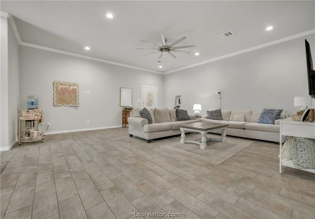 3633 Kenyon Drive, College Station, TX 77845