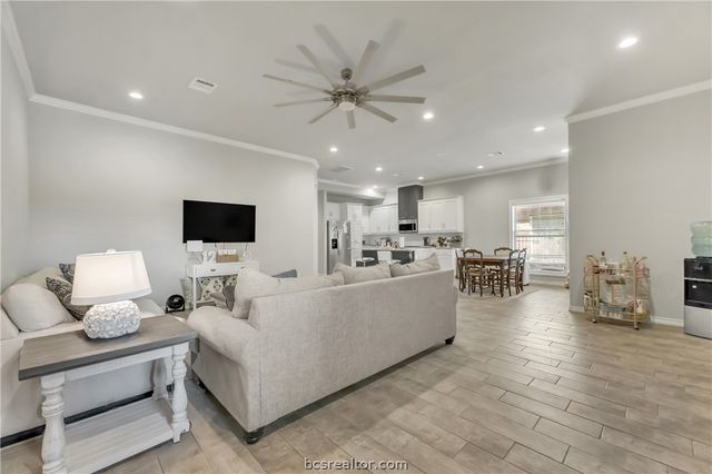 3633 Kenyon Drive, College Station, TX 77845