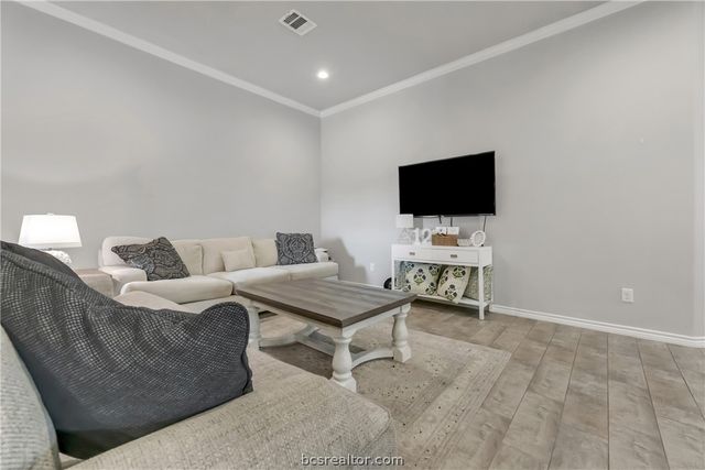 3633 Kenyon Drive, College Station, TX 77845