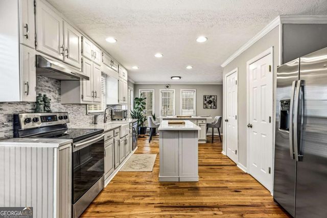 1975 Hunt Crossing Court, Lawrenceville, GA 30043