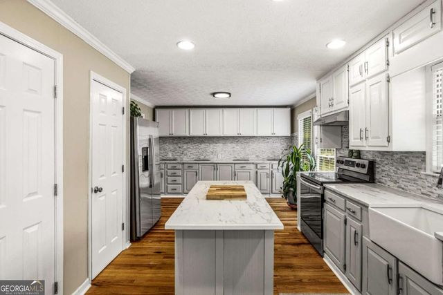 1975 Hunt Crossing Court, Lawrenceville, GA 30043