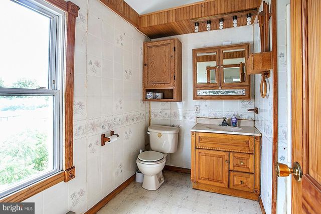 886 PLEASANT HILL RD, Fleetwood, PA 19522