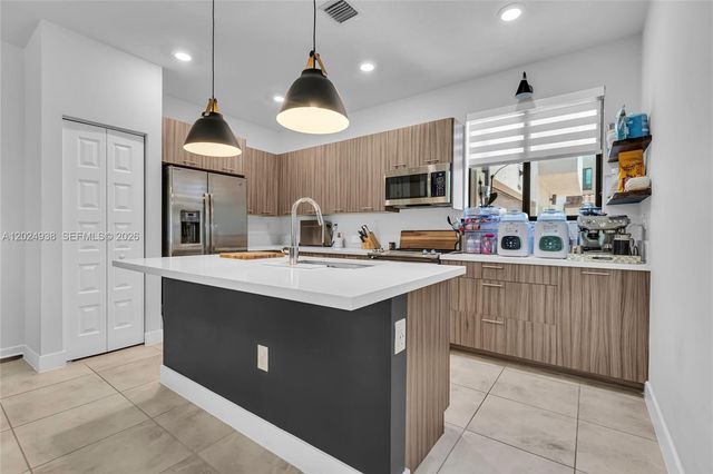 4838 NW 83rd Pkwy, Doral, FL 33166