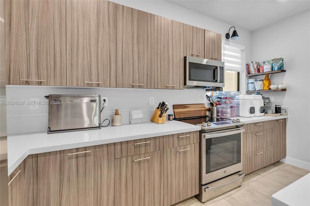 4838 NW 83rd Pkwy, Doral, FL 33166