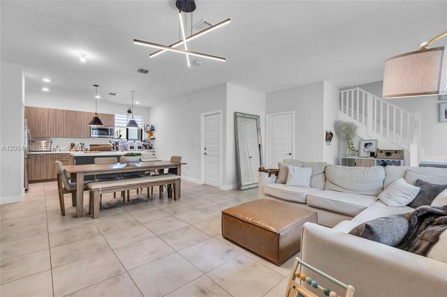 4838 NW 83rd Pkwy, Doral, FL 33166