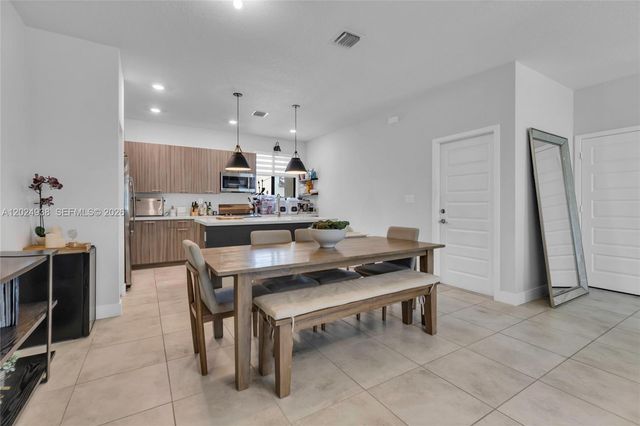 4838 NW 83rd Pkwy, Doral, FL 33166
