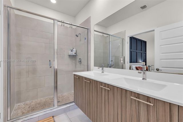 4838 NW 83rd Pkwy, Doral, FL 33166
