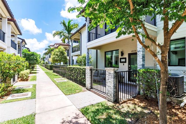 4838 NW 83rd Pkwy, Doral, FL 33166