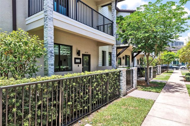 4838 NW 83rd Pkwy, Doral, FL 33166