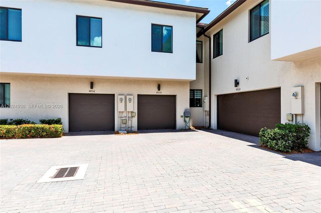 4838 NW 83rd Pkwy, Doral, FL 33166