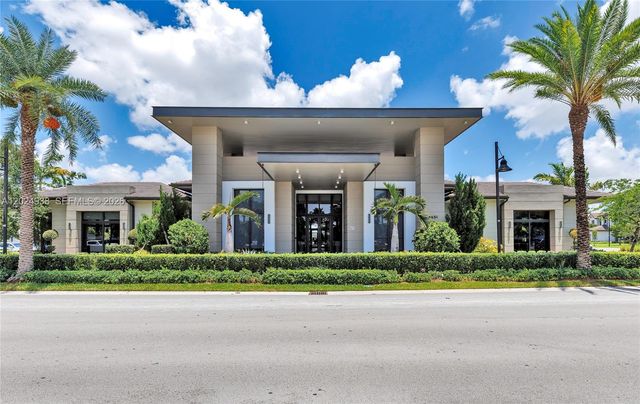 4838 NW 83rd Pkwy, Doral, FL 33166