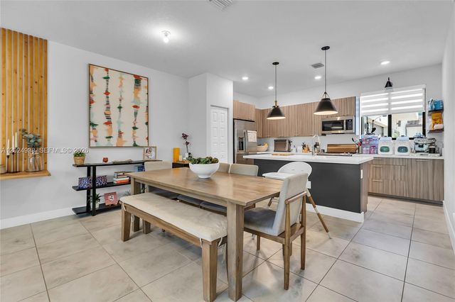 4838 NW 83rd Pkwy, Doral, FL 33166