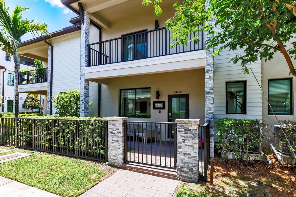 4838 NW 83rd Pkwy, Doral, FL 33166