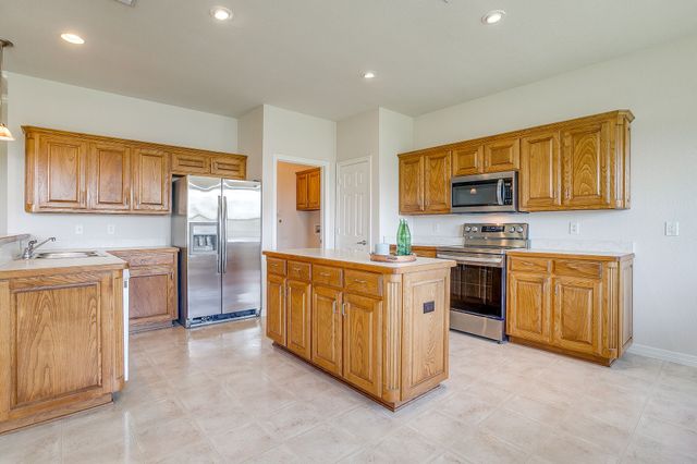 1173 Albatross Court, Benbrook, TX 76126