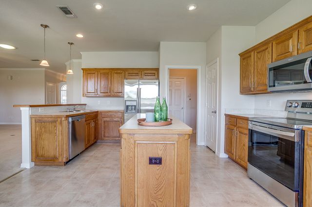 1173 Albatross Court, Benbrook, TX 76126