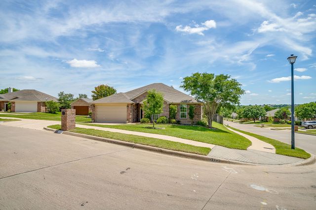 1173 Albatross Court, Benbrook, TX 76126