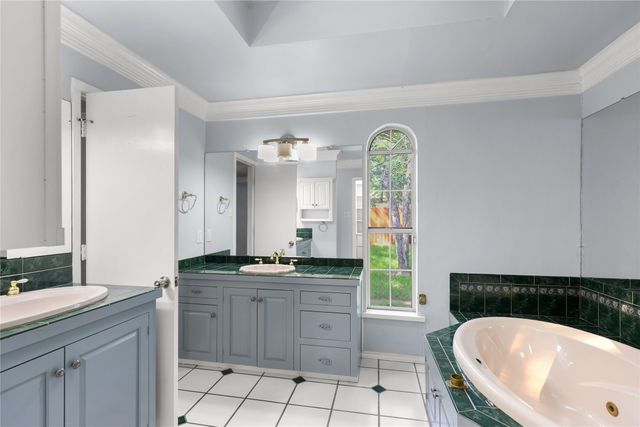 1109 Pine Ridge Drive, Azle, TX 76020