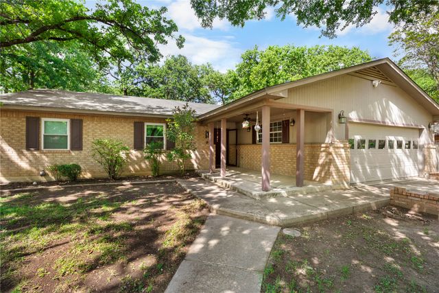 1109 Pine Ridge Drive, Azle, TX 76020