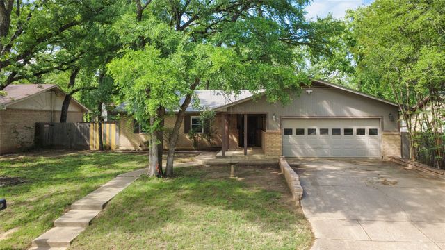 1109 Pine Ridge Drive, Azle, TX 76020