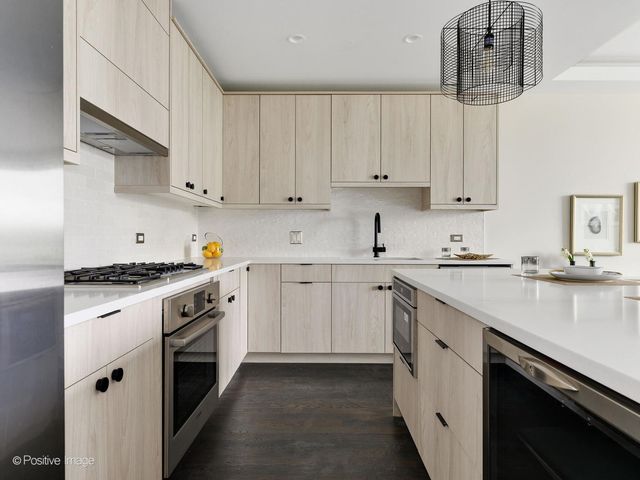 6911 N WESTERN Avenue 1N, Chicago, IL 60645