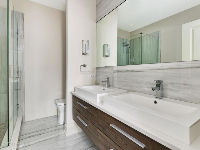 6911 N WESTERN Avenue 1N, Chicago, IL 60645