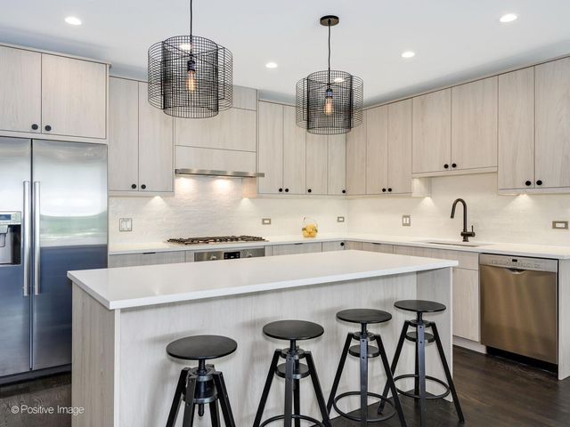 6911 N WESTERN Avenue 1N, Chicago, IL 60645
