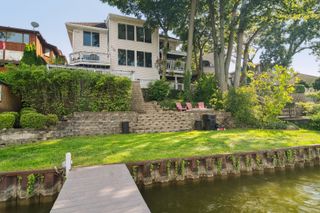 19330 W Lake View Avenue, Mundelein, IL 60060