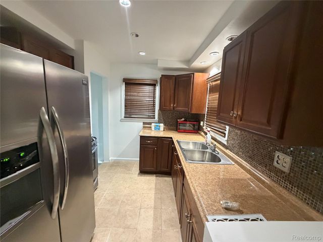 20023 Mendota Street, Detroit, MI 48221