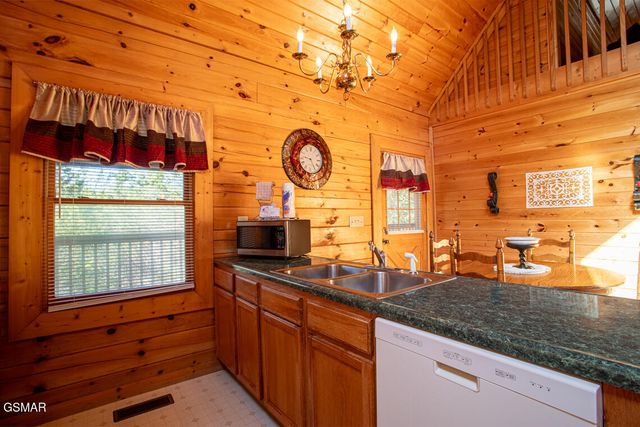 2525 Fleming Way, Sevierville, TN 37876