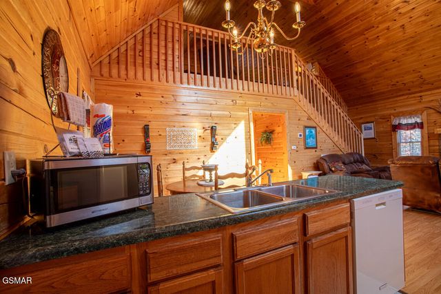 2525 Fleming Way, Sevierville, TN 37876