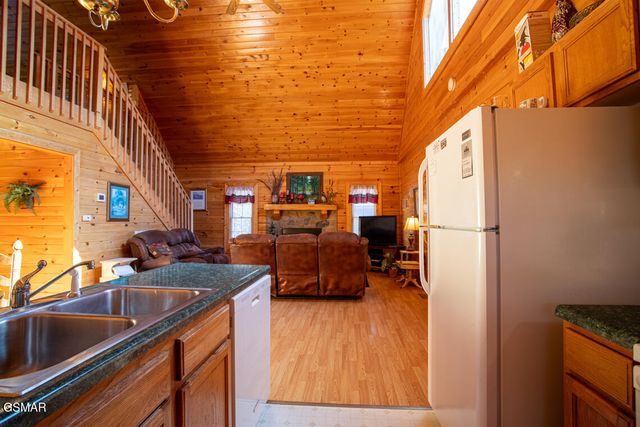 2525 Fleming Way, Sevierville, TN 37876