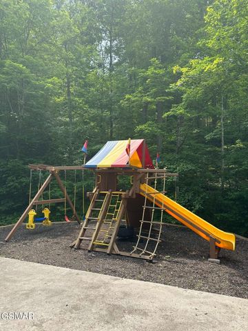 2525 Fleming Way, Sevierville, TN 37876