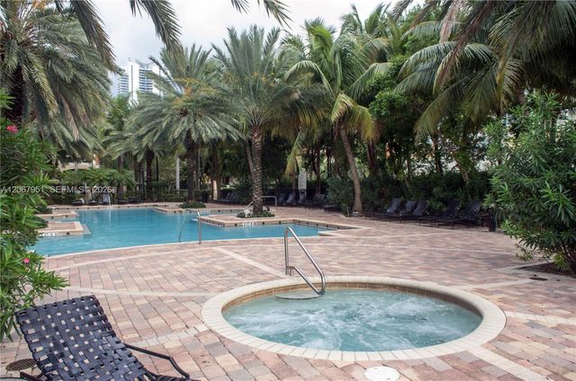 17150 N Bay Road 2512, Sunny Isles Beach, FL 33160