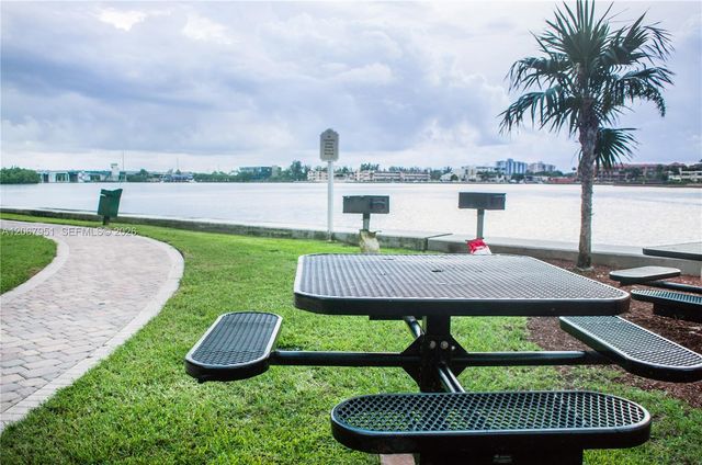 17150 N Bay Road 2512, Sunny Isles Beach, FL 33160