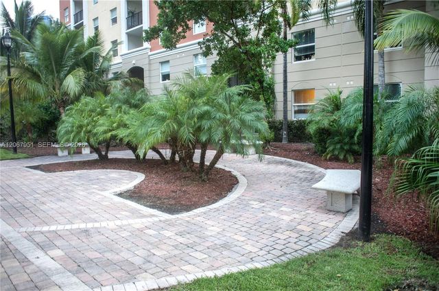17150 N Bay Road 2512, Sunny Isles Beach, FL 33160
