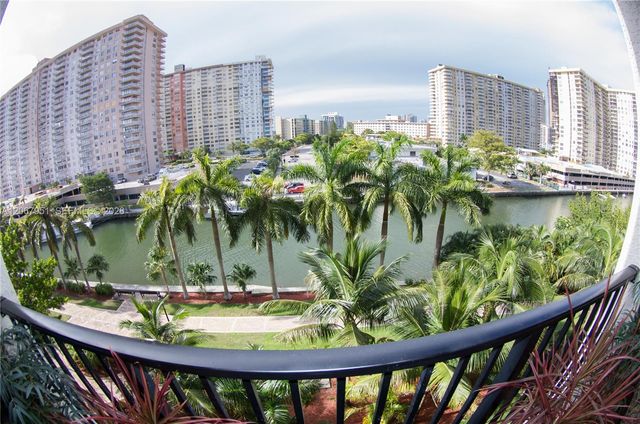 17150 N Bay Road 2512, Sunny Isles Beach, FL 33160
