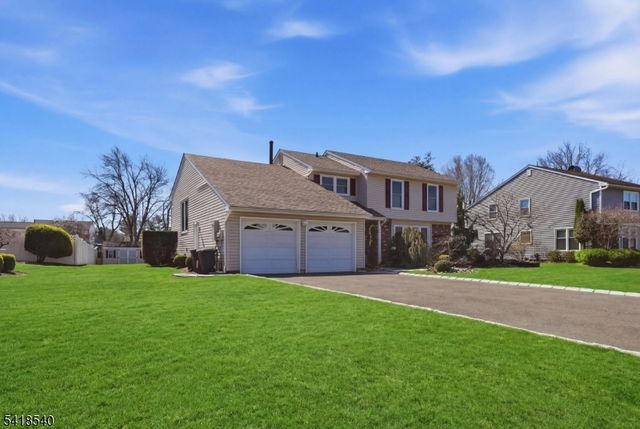 29 Alexandria Dr, Manalapan Twp., NJ 07726