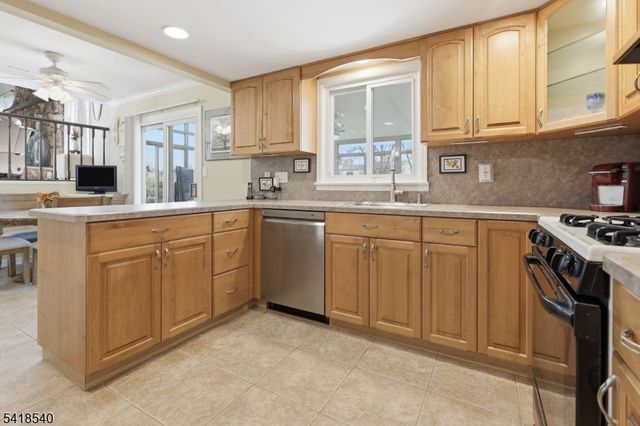 29 Alexandria Dr, Manalapan Twp., NJ 07726